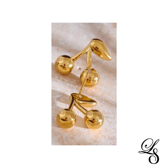 🍒 New 18K Gold Cherry Stud Earrings 🍒 - Picture 4 of 4